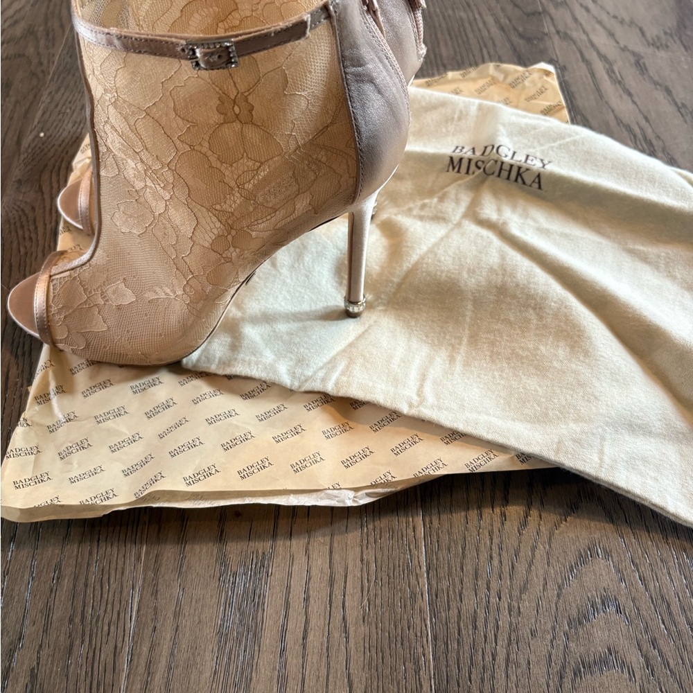 Badgley Mischka Nude Lace Heels